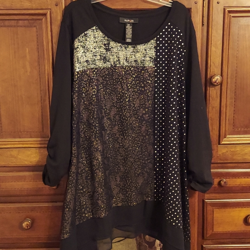 3X women's black & gold 3/4 length sleeved top.  Embellishments of gold & black